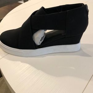 Black wedge sneakers